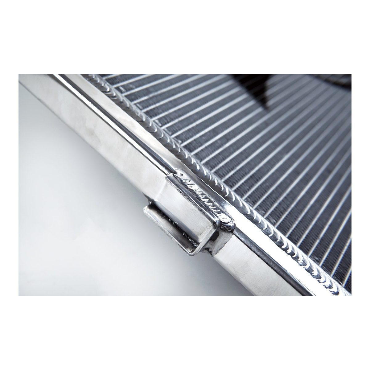 CSF Mercedes W212 E63 AMG/W218 CLS63 AMG High-Performance Heat Exchanger – product detail view 3