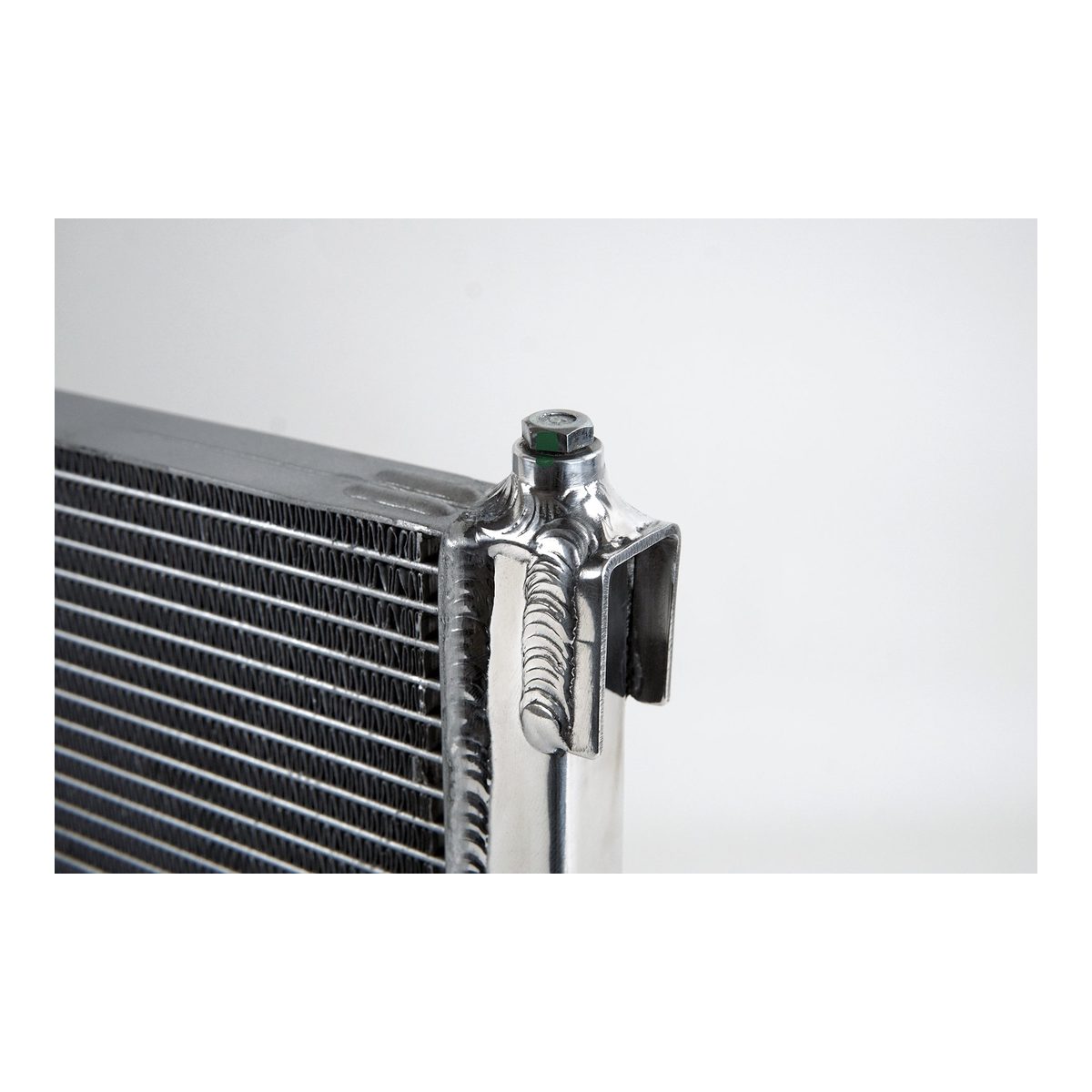CSF Mercedes W212 E63 AMG/W218 CLS63 AMG High-Performance Heat Exchanger – product detail view 4
