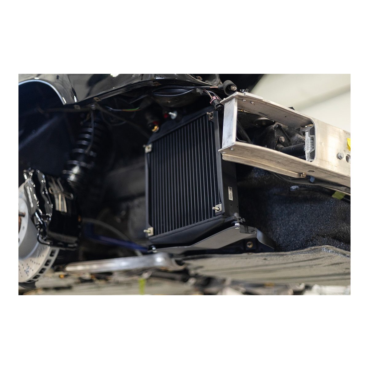 CSF Porsche 964/993 OEM+ Performance Engine Oil Cooler – product detail view 10